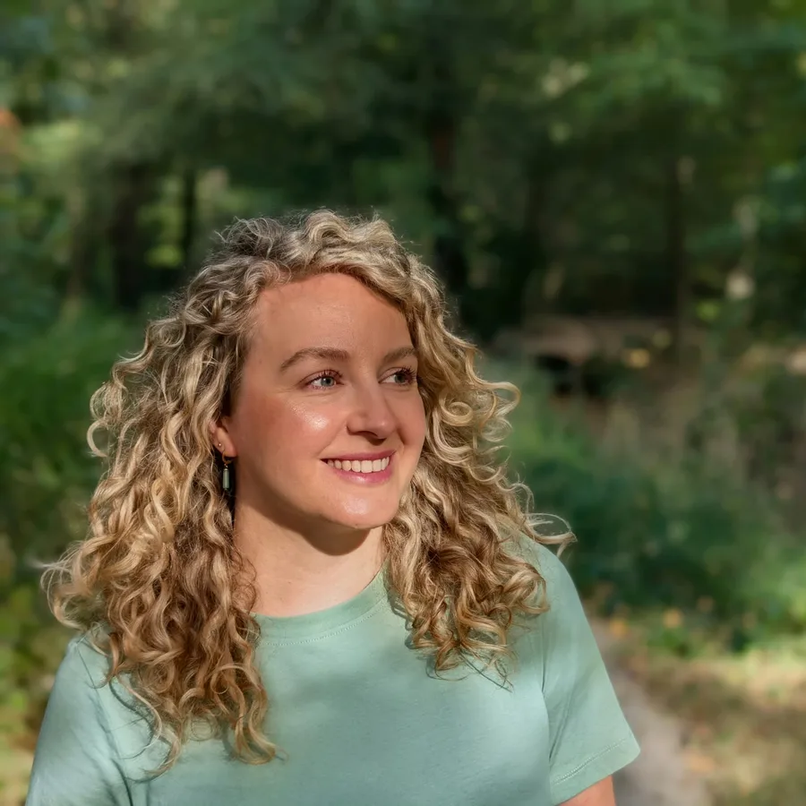 Tara Kaldenbach in het bos
